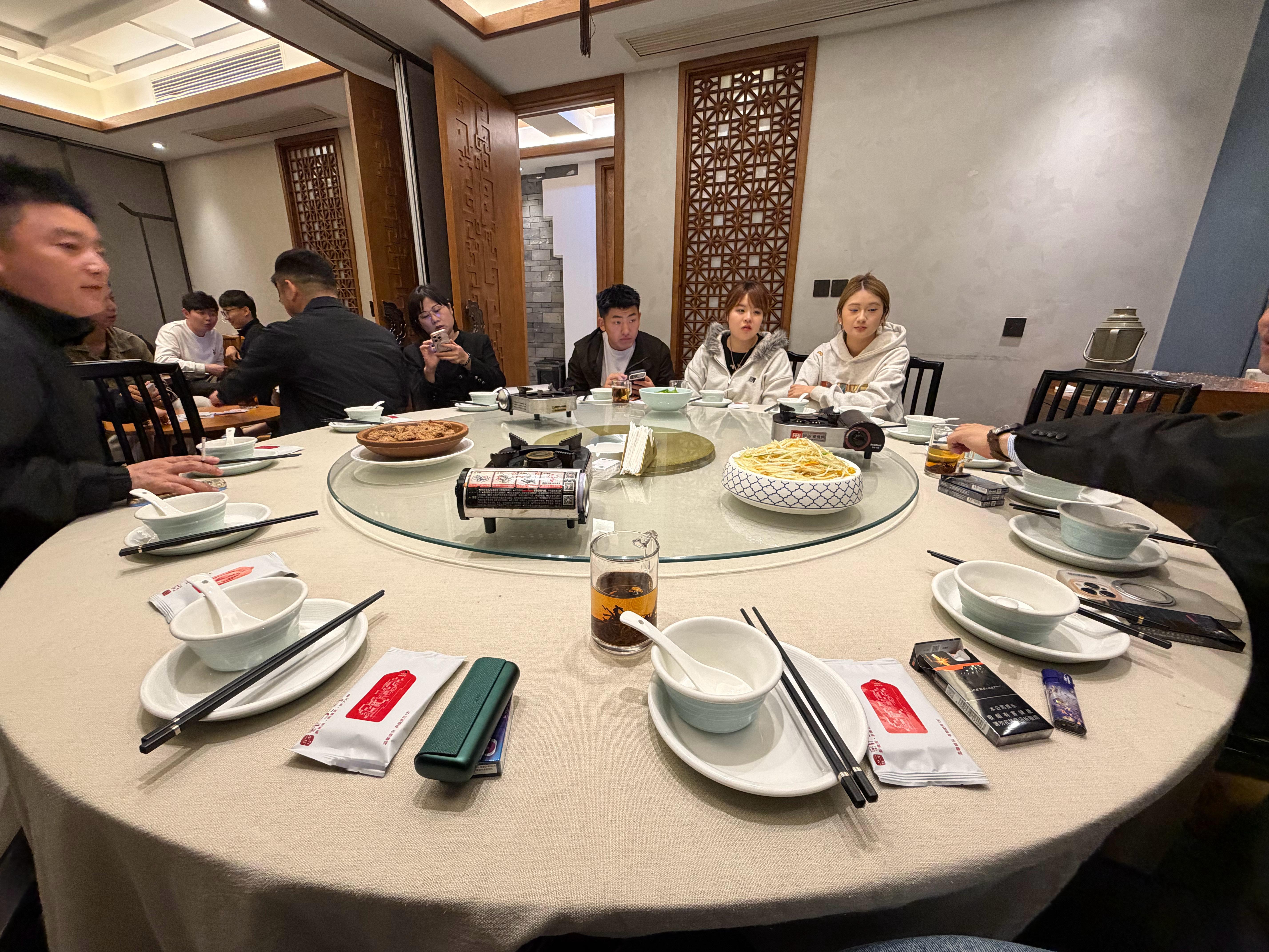 日照金山出了，请大家吃个饭