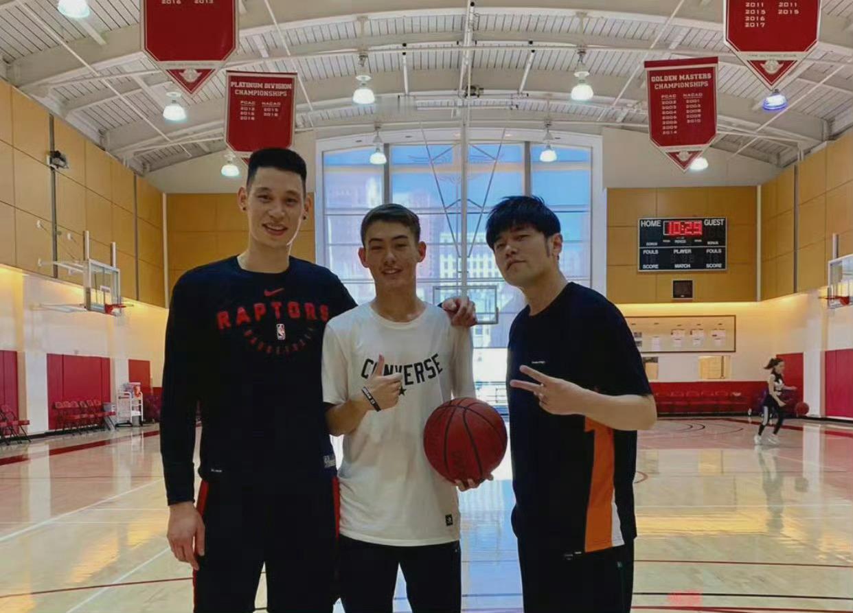 带小舅子打篮球