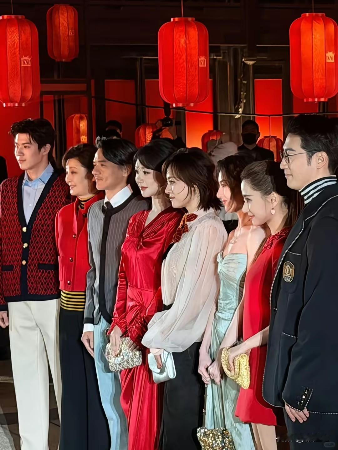 明星都撑不起的牌子，华伦天奴到底有多难看华伦天奴的衰落并不是没有道理的，看了这