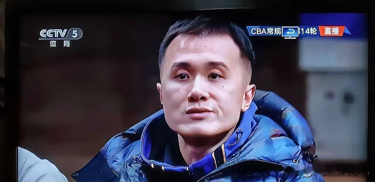 打福建，张帆继续坐冷板凳，看来这梁子是越结越深了！昨晚北控对阵福建，半场结束，