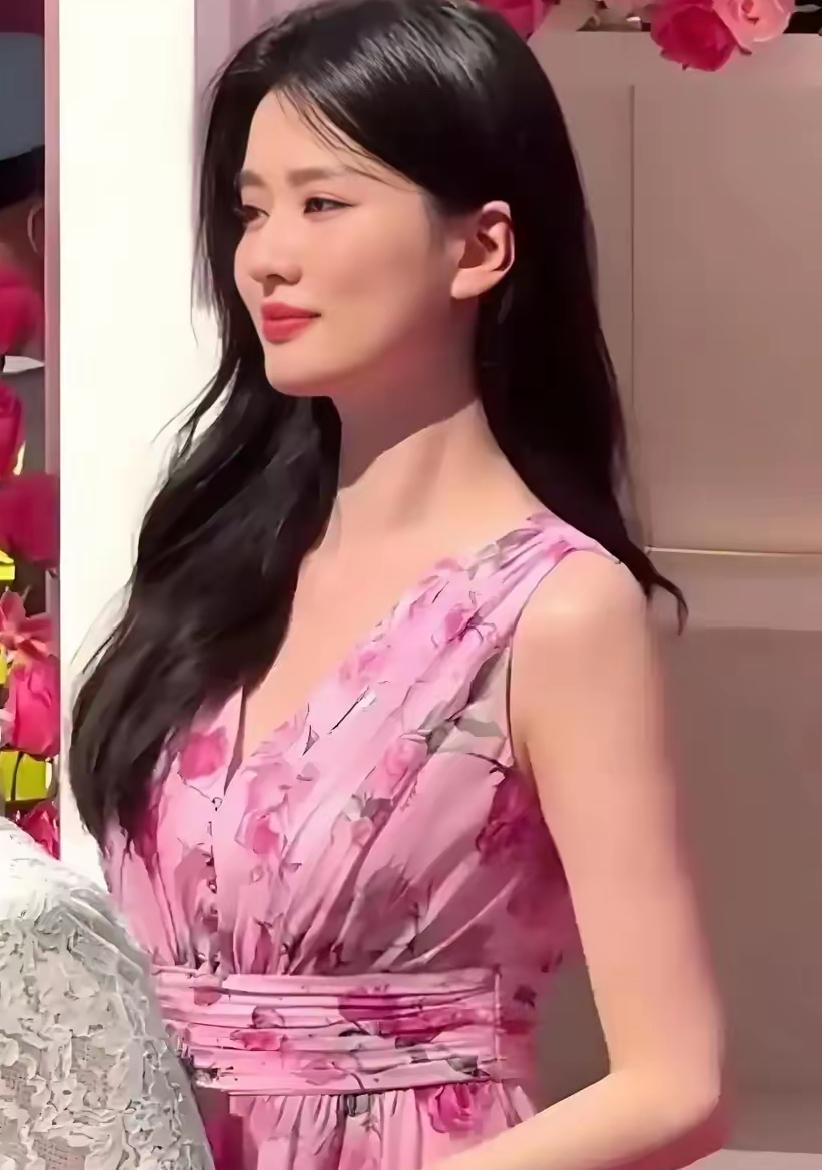乔欣婚后状态大变！身材丰满脸蛋圆润，网友：这才是真实的幸福肥吧[比心]最近乔欣