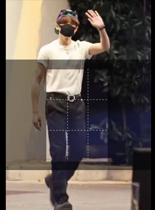 檀健次上海到达，几天不见你小子又帅了！真诚倒是一点都没变。粉丝：健次宝宝《震耳