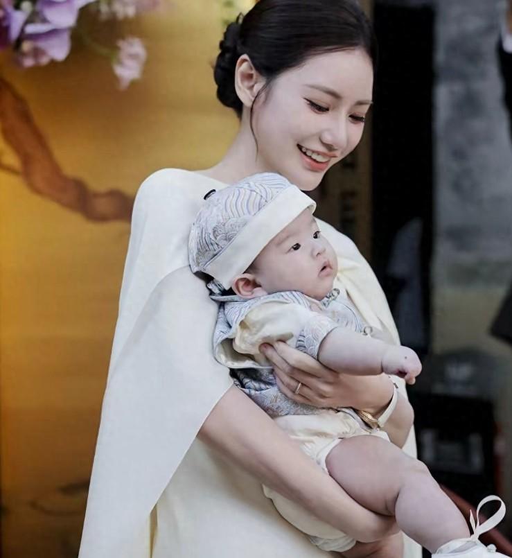 马筱梅和汪小菲结婚生的孩子没必要延续熙字音，这很正常。 两个不同女人生的孩子
