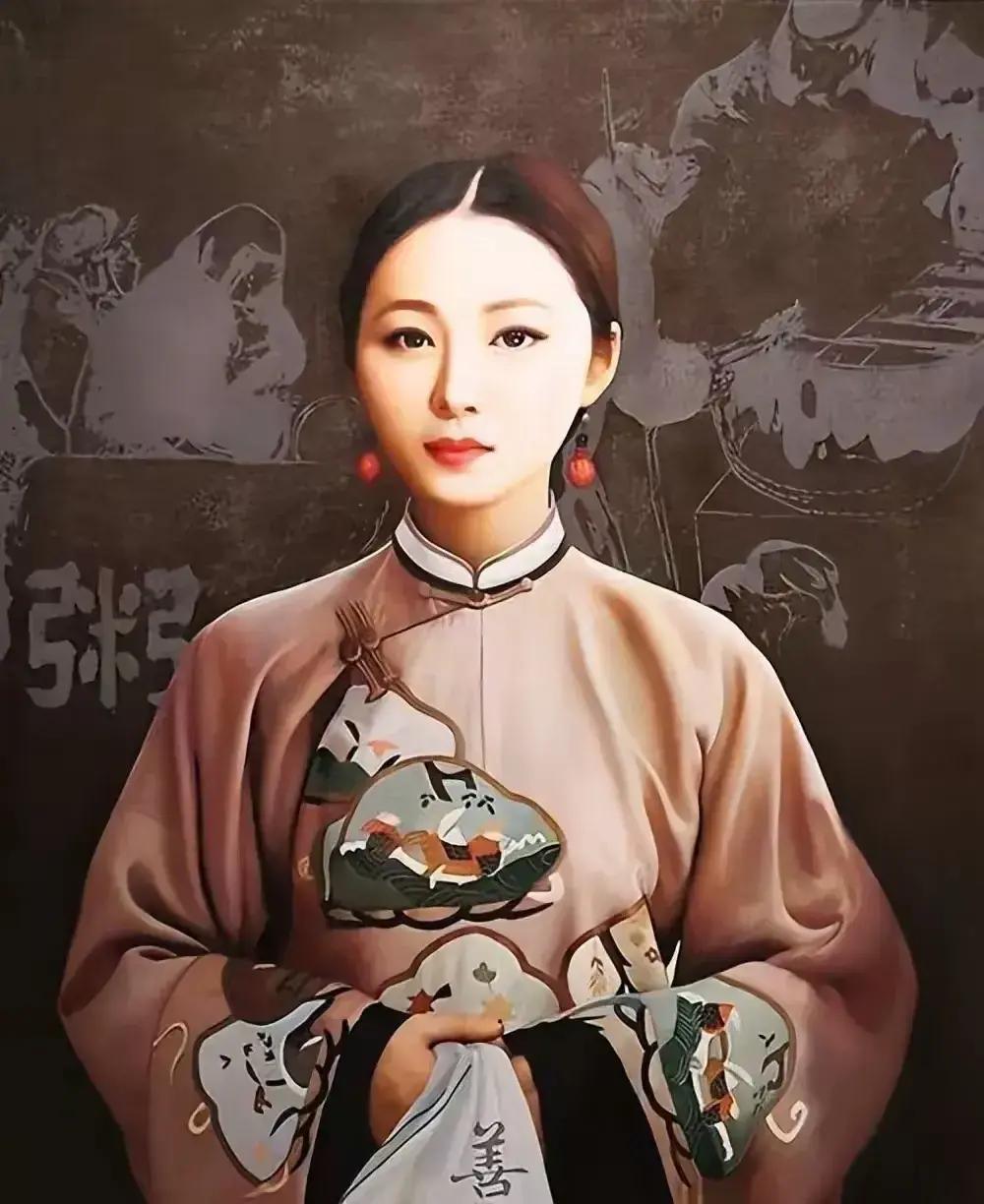 1900年，慈禧见到“陕西女首富”周莹就问了一句：“你丈夫呢？”周莹回说：“去世了，我已经守寡14年