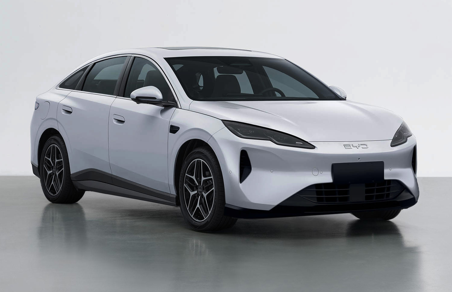 比亚迪海洋网全新设计语言下的新车：海豹06、海豹08。