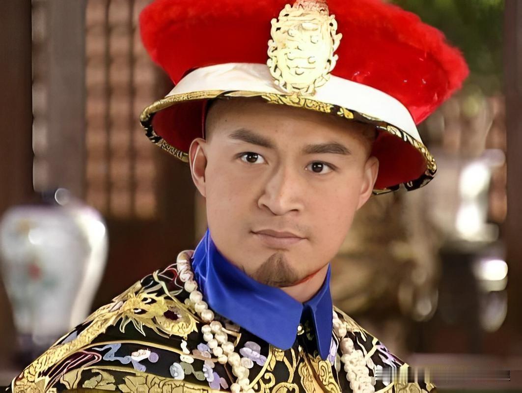 平定江南之后，多尔衮的权势达到巅峰名义上是摄政王实际上就是皇帝，朝堂之上，