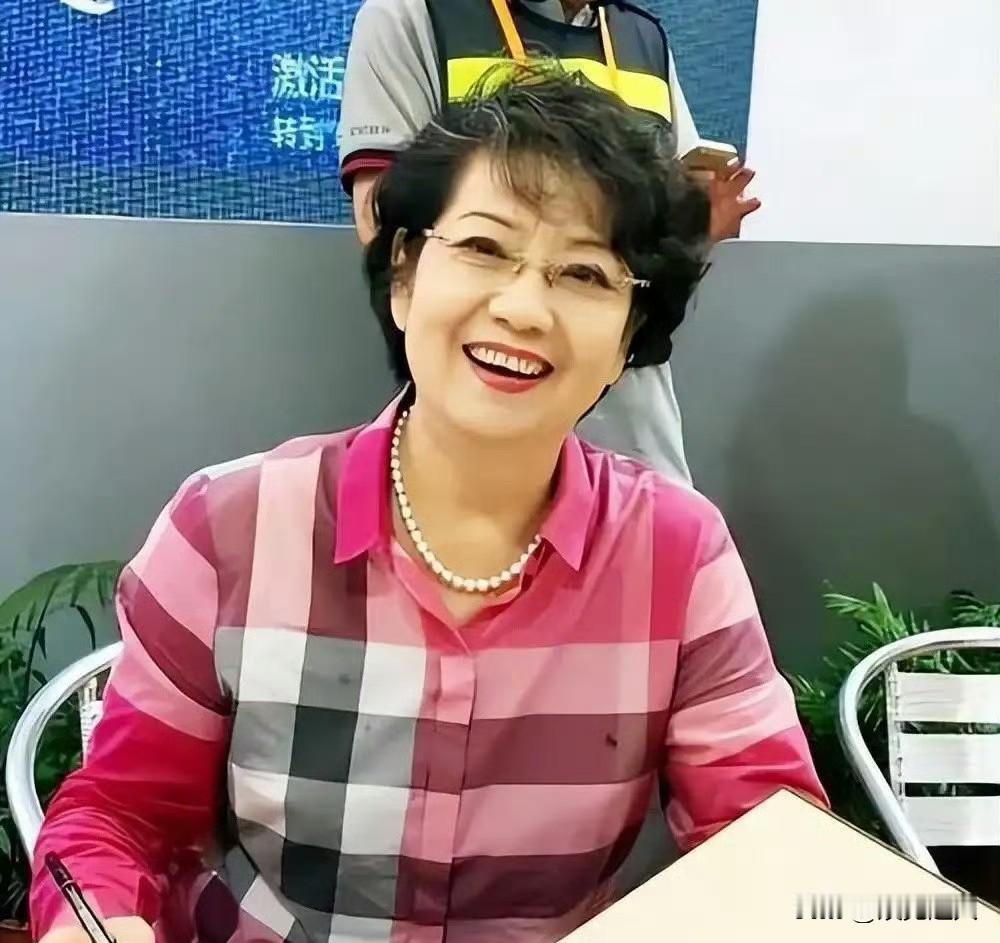 太突然了！79岁的京剧演员李维康走了，国家京剧院发布了讣告。李维康老师，19