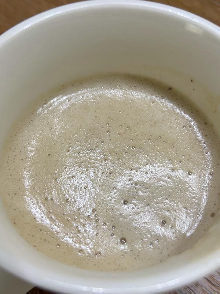 健康的早餐该怎么吃?健康的早餐，一定要喝豆浆，豆浆营养丰富，搭配一些粗粮面包馒头