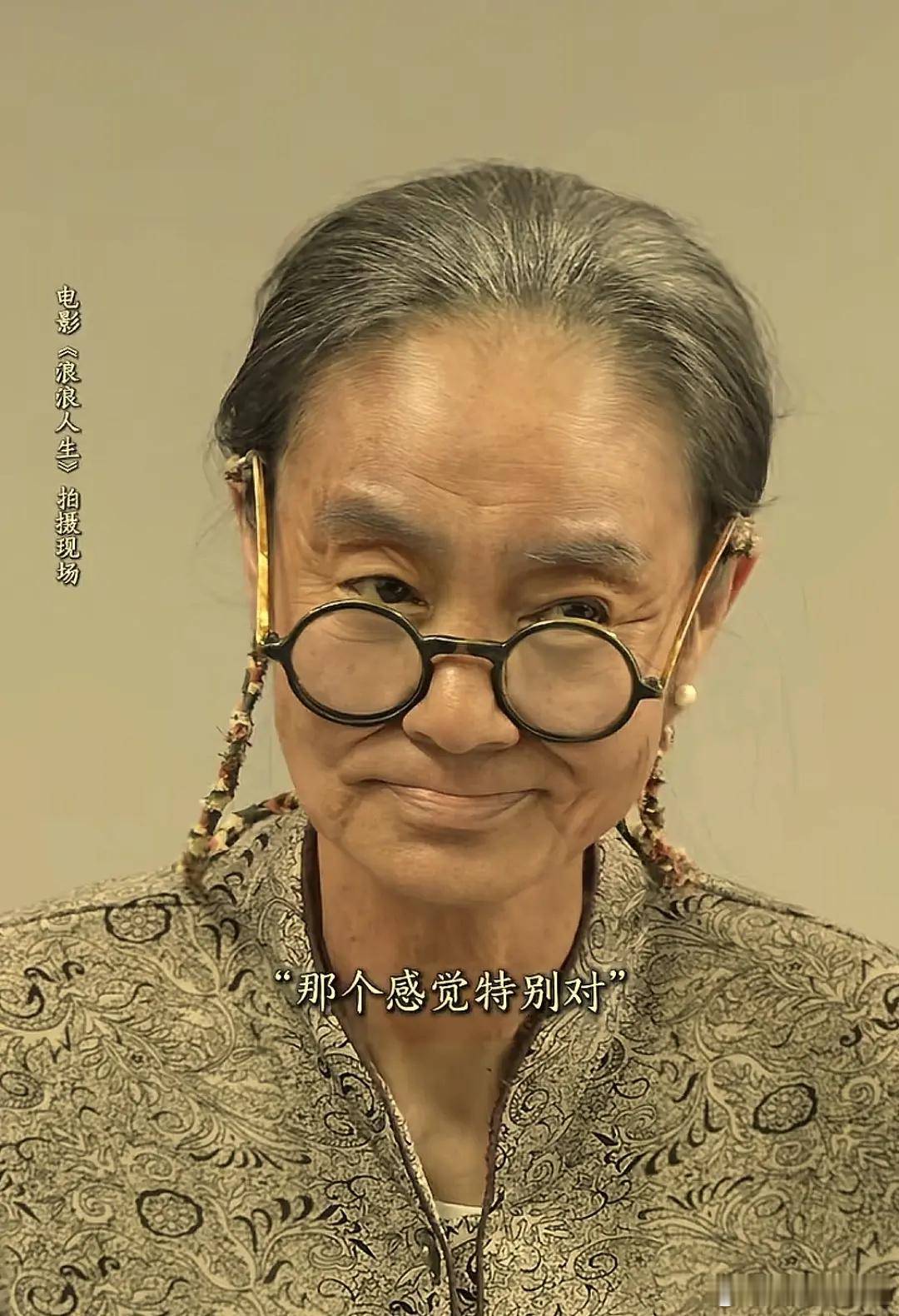 65岁刘雪华新造型惊呆殷桃：满头白发老年斑唇无肉，直呼认不出！​​​