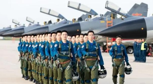 美媒：中国空军战斗机总数超越美国空军，现代化战机规模全球第一美国媒体报道，中