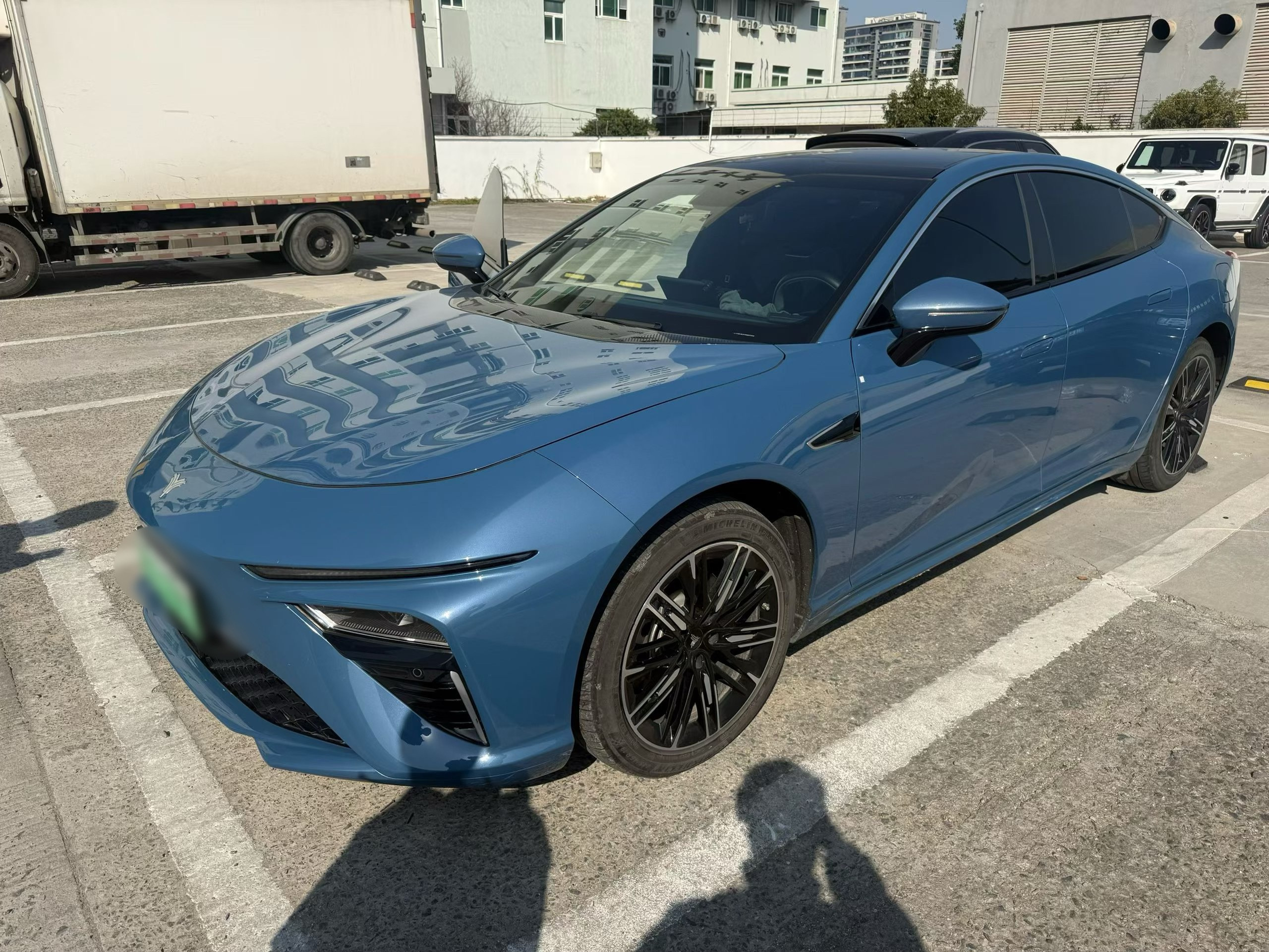 哪吒车主卖车表示真的是巨亏