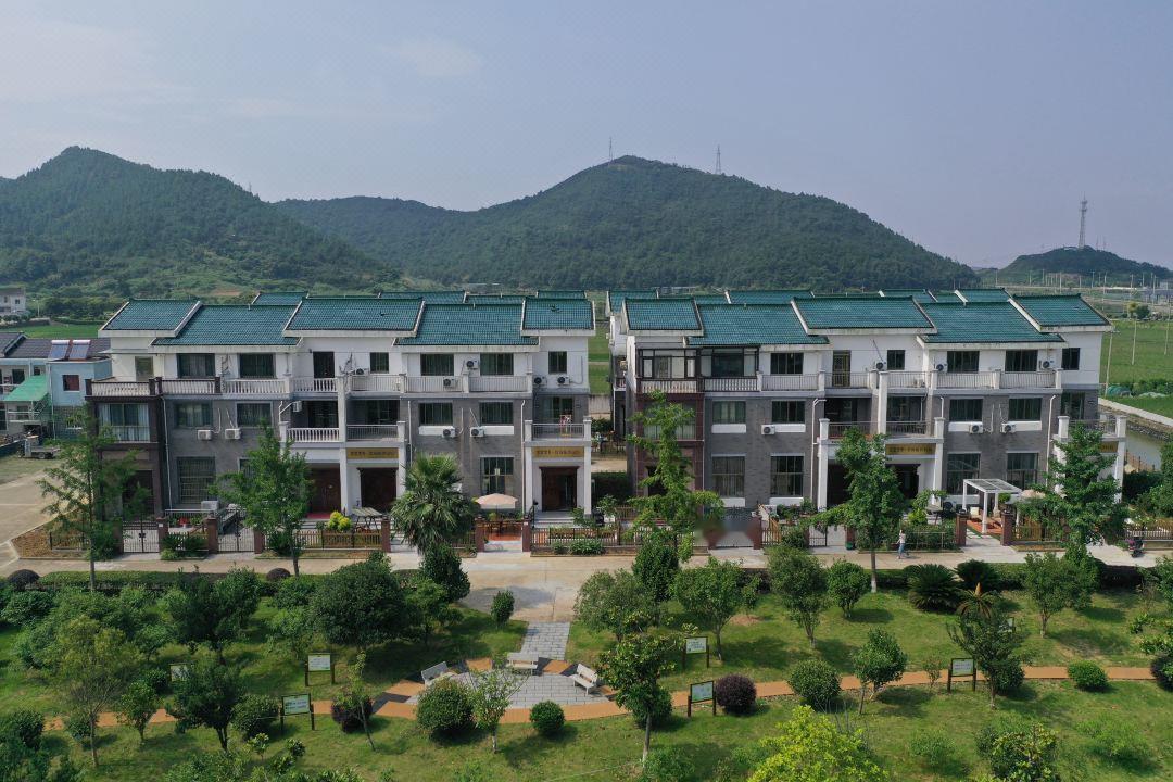 🌊春天不光要踏青，还得赶海吃海鲜！一脚油门直奔象山，住进了海边独立别墅，出门就