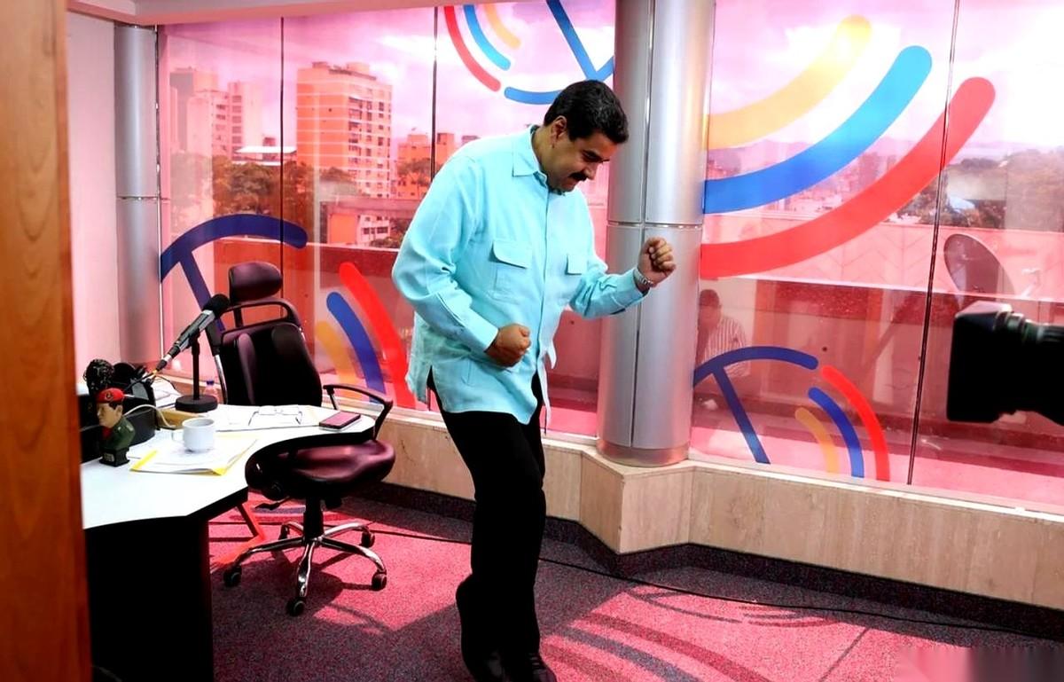 就因为人家跳了个舞，就把一个国家的总统给绑了？我今天真是开了眼了，这世界比我想