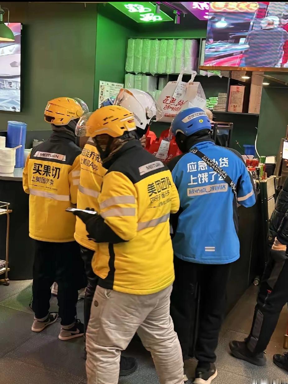 宁波小老板硬刚外卖平台这次的雷响的相当的炸裂本来平台想着下架店铺来“杀鸡儆猴