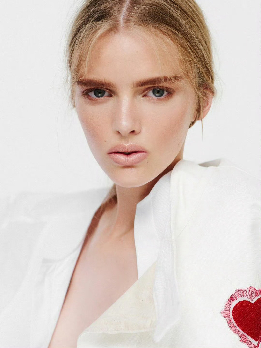 EduardaBretasforElleBrazil摄影：Nicole