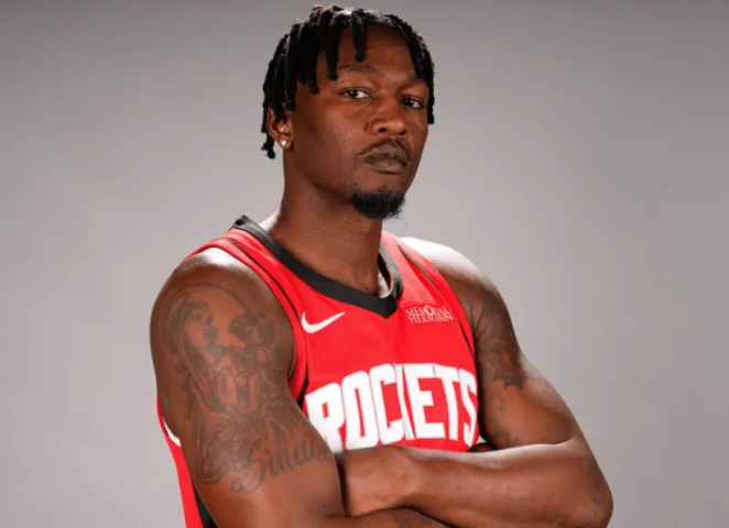 火箭记者更新动态，晒出芬尼-史密斯赛季前25场的场均数据：截至目前为止的DFS