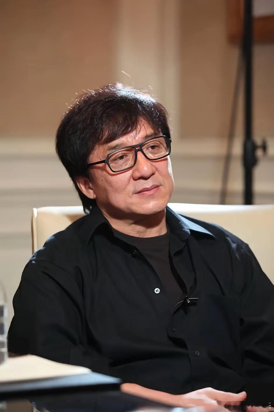 如果宗馥莉这次输了。​全网最害怕的就是成龙了。​大家都知道他有个小龙女。他也承认