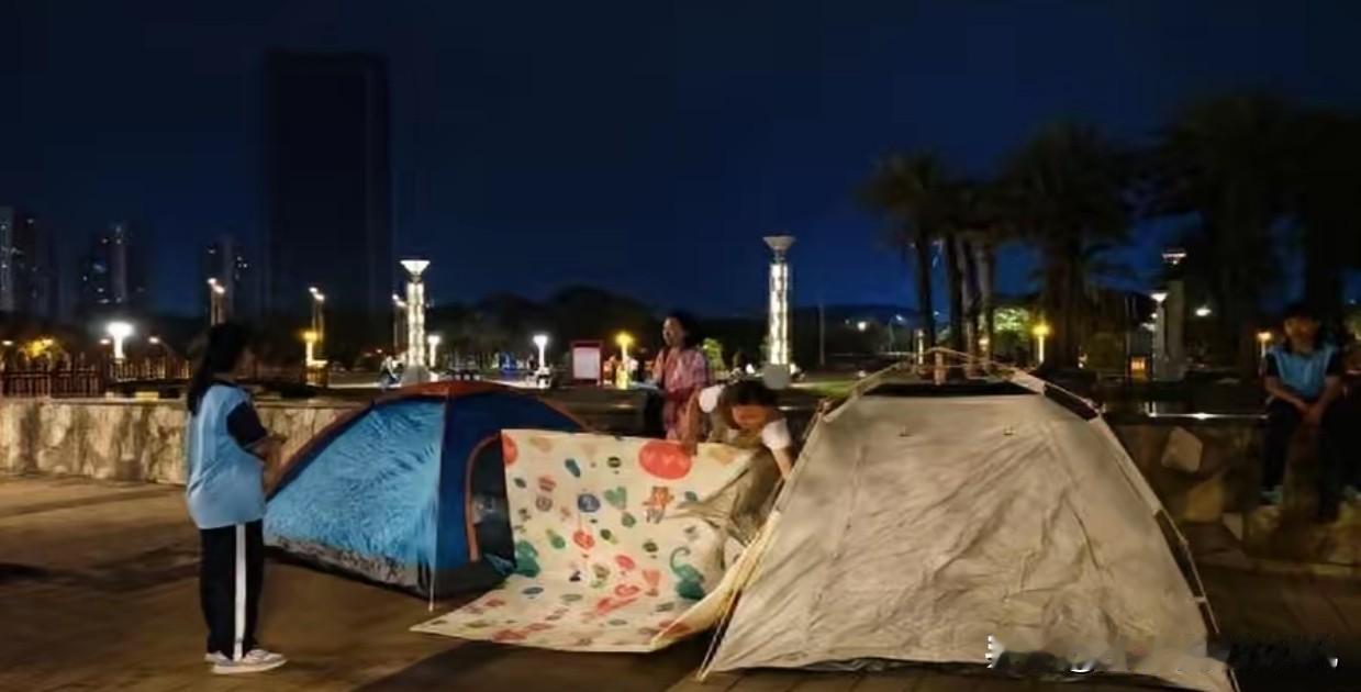 凌晨被摇醒时我以为是做梦，看见手机推送柳州5.2级地震，太阳村镇7栋沿街自建房塌