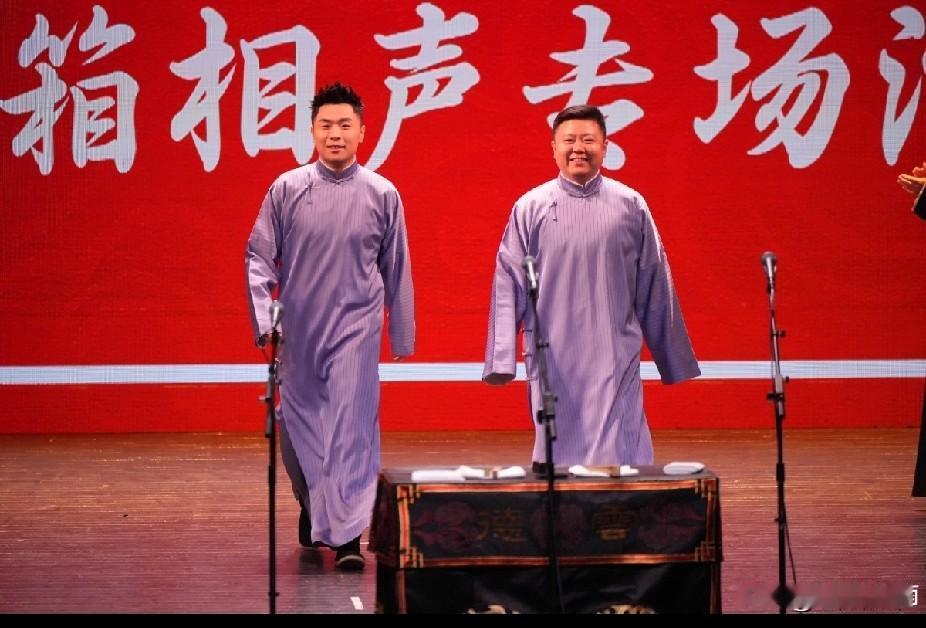 张九南多年梦想终于成真，当上了十队队长！不过以后台上想当十队队长的包袱不能用了！