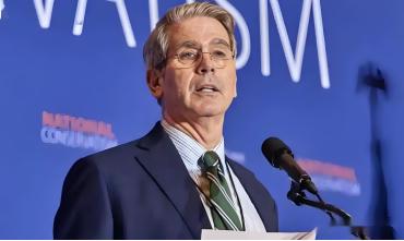 美国财长贝森特发文说：“我向日本首相高市早苗致以最诚挚的祝贺，祝贺她取得历史性胜