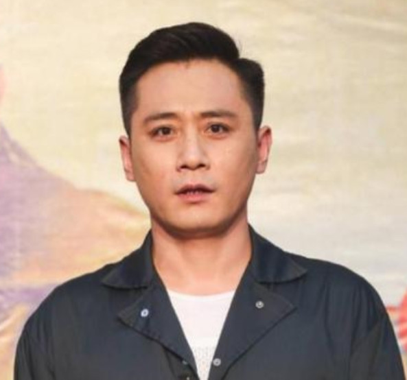2002年，庆功宴上刘烨酒后怒骂周迅：“你不会演戏，出名全是因为跟导演们睡觉。”