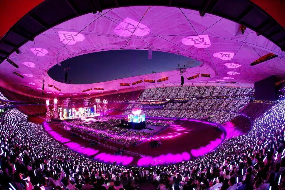 鸟巢的公众号在大做特做今年在鸟巢开演唱会的艺人的总结：汪苏泷、张惠妹、张杰、凤凰