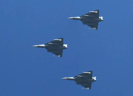 严重受挫｜印空军总长昨天无奈承认技不如人！媒体嘲笑说，事事与中国比，事事不如中国