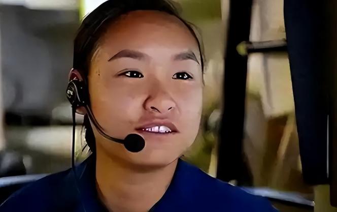 当年，那个站在美国“斯特拉顿”号上，用中文警告中国海警船的华裔女兵郑浩儿，本以为