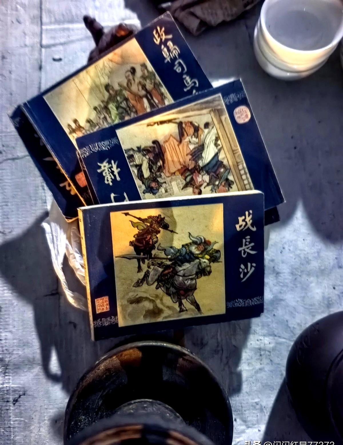 今天5点多起床去早市逛，看到十几本三国演义。当时天比较黑，没有分辨出真假，老板