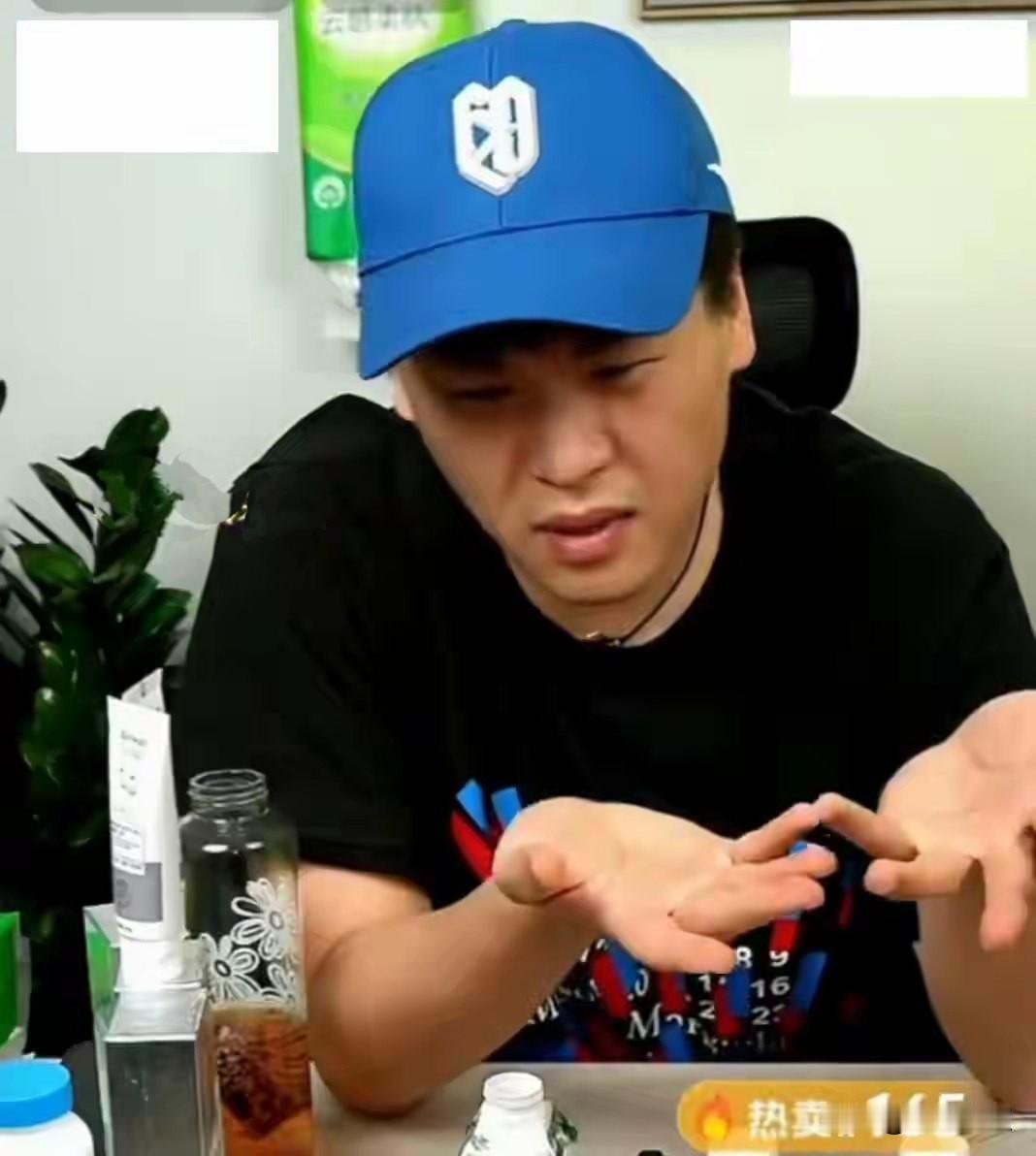 郝帅说:樊振东长时间不在队内，所以王皓选的王楚钦！结果郝帅被喷了[捂脸哭]因