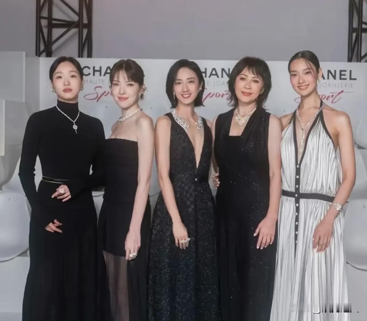 我敢打赌，99%的男人都喜欢右一！还有一眼看中桂纶镁！