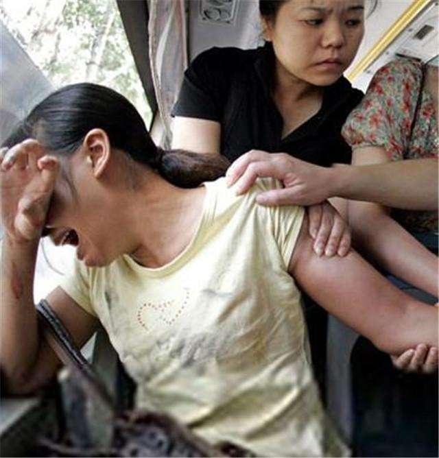 进入女儿房间, 被子上都是血, 妈妈当场崩溃!