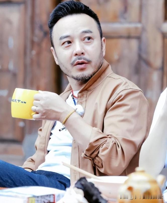 电影《监狱来的妈妈》事件吵得沸沸扬扬，很多艺人也因此翻车。像姚晨、李小萌、周