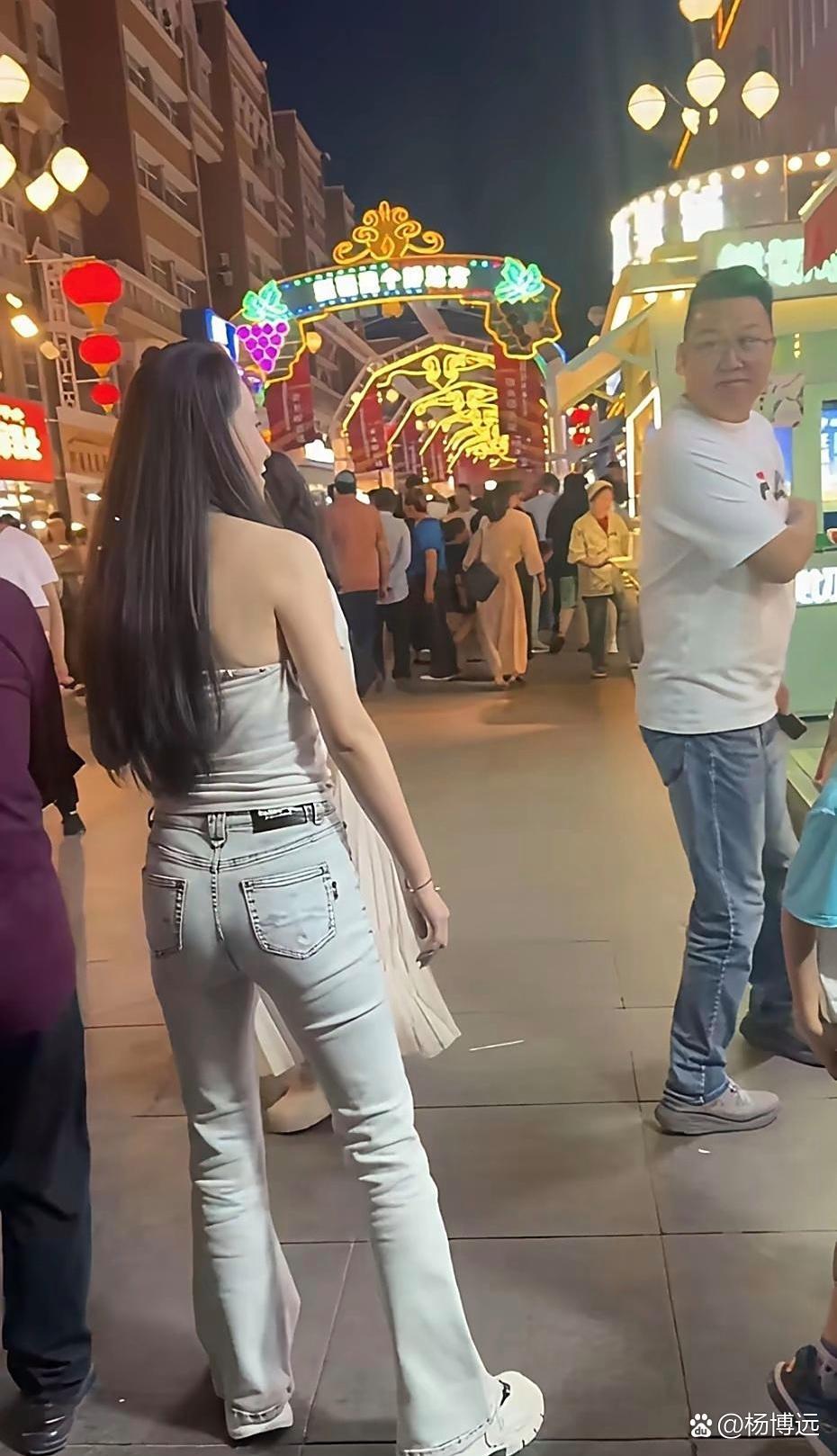 还以为森林北是什么神仙颜值，能把汪峰迷的神魂颠倒的，直到偶遇，才发现离开了滤镜，