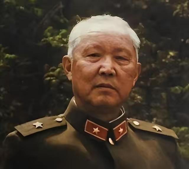 开国少将傅崇碧是四川通江县人。上世纪30年代，他动员了七八千人参加红军，功劳非常