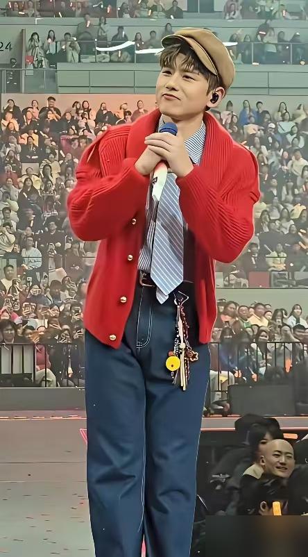 粉丝砸200万，投出断层第一，张杰却当着3万人的面，亲手撕了这张“选票”。