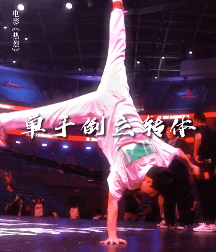 王一博热烈8张不同造型的街舞小卡王一博热烈独家限定小卡王一博热烈独家限定小卡，