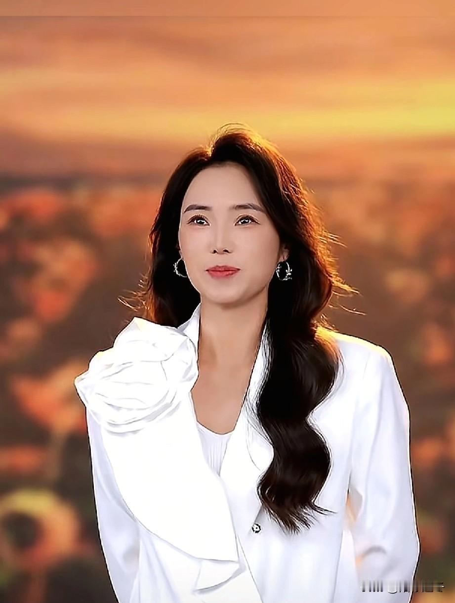 网红“云朵”首次作出舆论回应！人在做天在看，是真是假，谁对谁错大家都看在眼里，