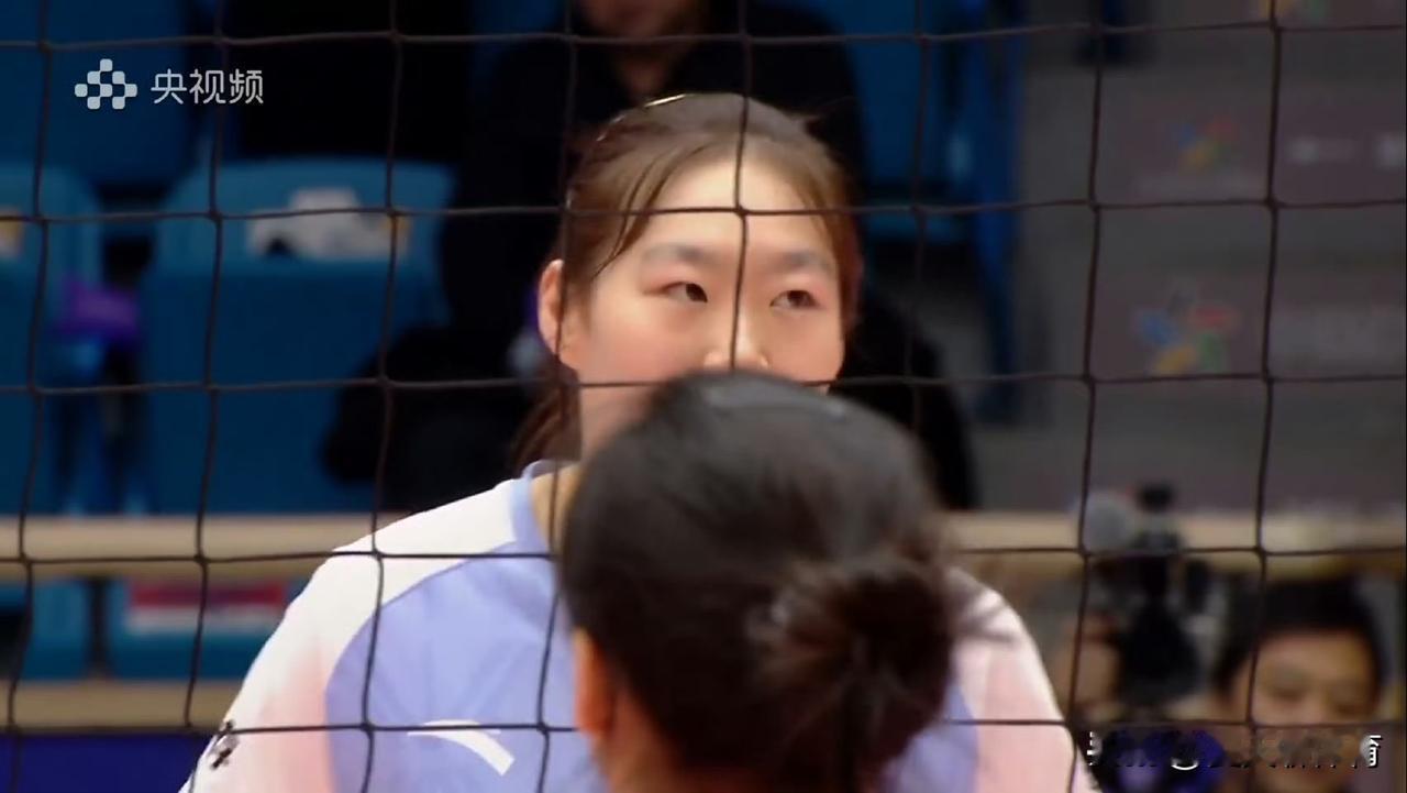天津女排攻手们个个被折磨得[捂脸哭][捂脸哭]真的是要了老命了！到底是一传的问题？还