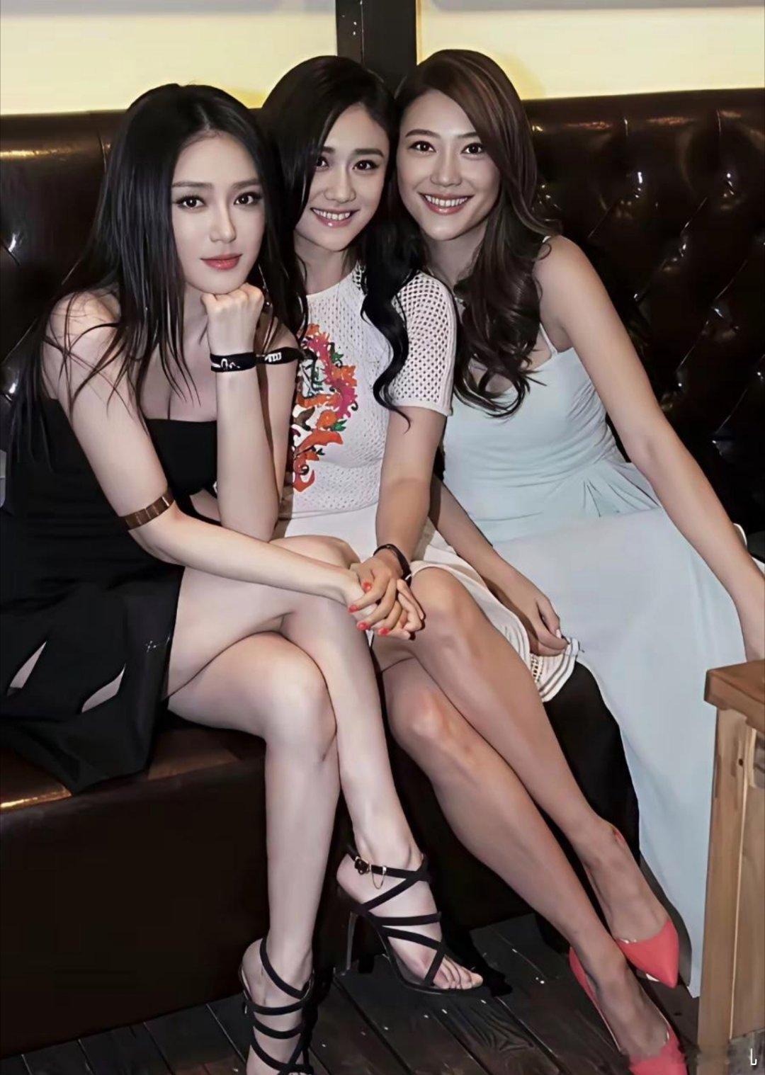秦岚早期真的封神的程度，真的绝绝子呀样貌、气质都太顶了，那个时候真真就是大美女…
