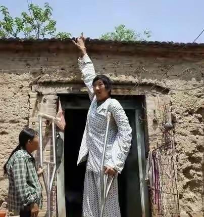 “山东第一巨人”徐大个去世！很多巨人都靠身高要么去打篮球，要么拍视频赚钱，而徐