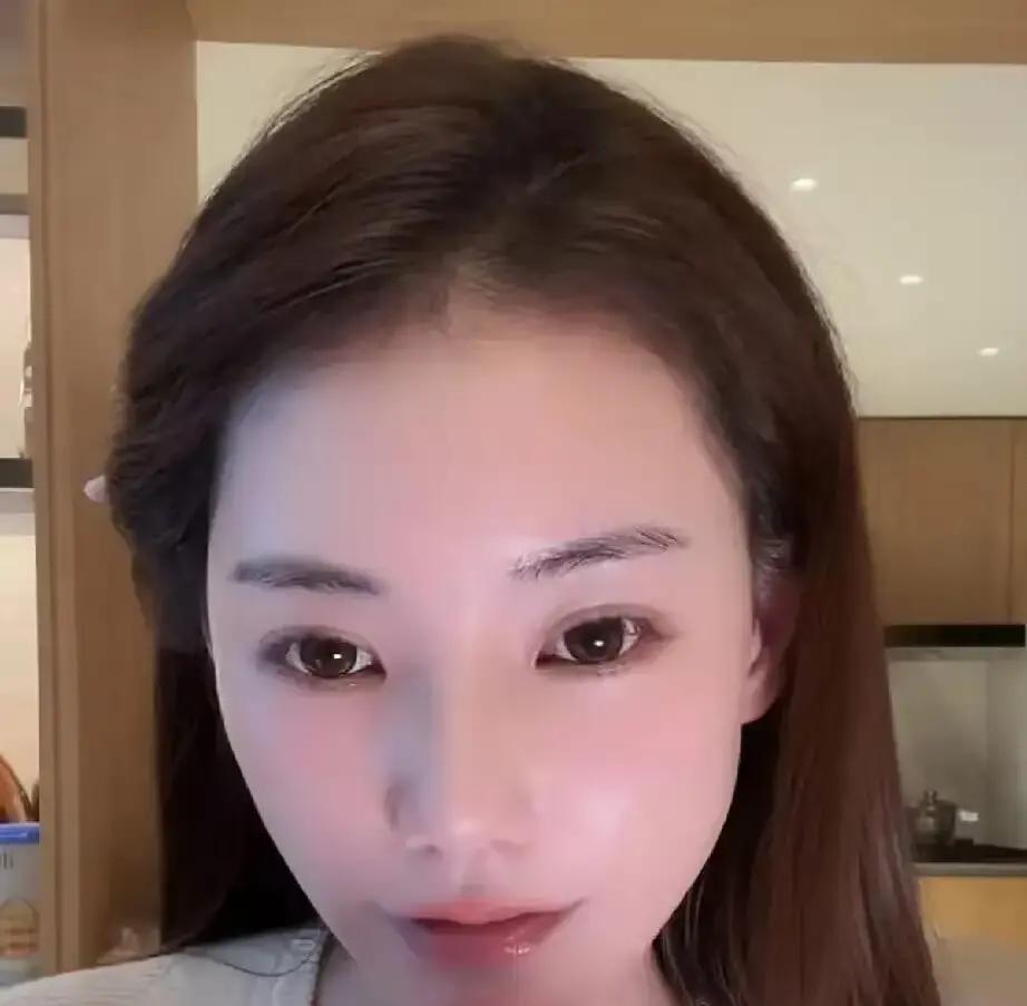 现在的婚姻观真是有点两极分化，要么恐婚恐育，要么一吵架就仗着“我是女的”死要面子
