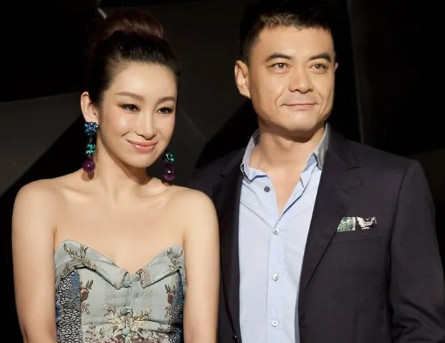 2011年，王新军向秦海璐表白，没想到秦海璐一口回绝，怒斥他：“你是有老婆的人，