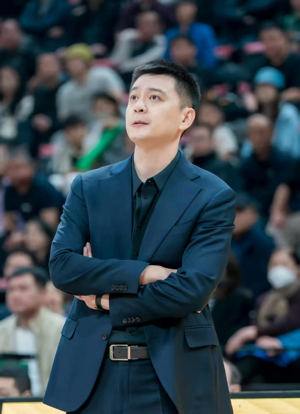 外界纷纷传言杨鸣将要去新疆队执教，三大理由证明这根本不可能！首先杨鸣一直以来