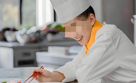 内蒙古，女子的丈夫病逝后，她收拾遗物发现丈夫在8年里给一面馆女员工转了11736