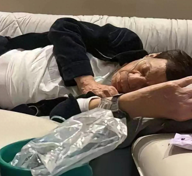 有生命危险?杜特尔特吸氧画面曝光,12万菲律宾军队紧急戒备表态