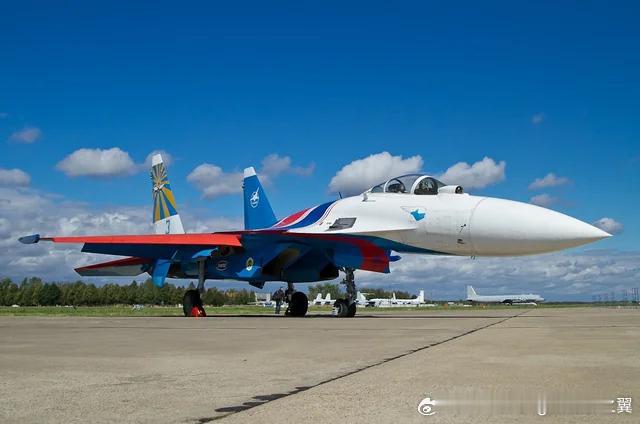 时代的眼泪。2003年，5架苏-27M战斗机移交给“骑士”飞行表演队。虽然涂装了