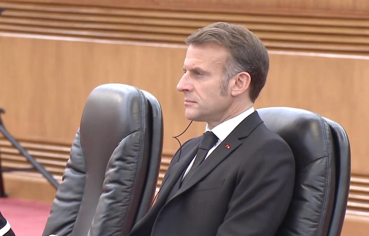 12月17日，法国猪肉对华出口遭重创！马克龙回国后立刻翻脸，中方果断予以严惩。