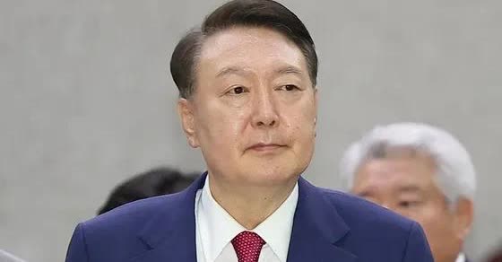 韩媒JTBC电视台报道：今天（31日）法院发出了对拒绝特检出席要求的前总统尹锡悦
