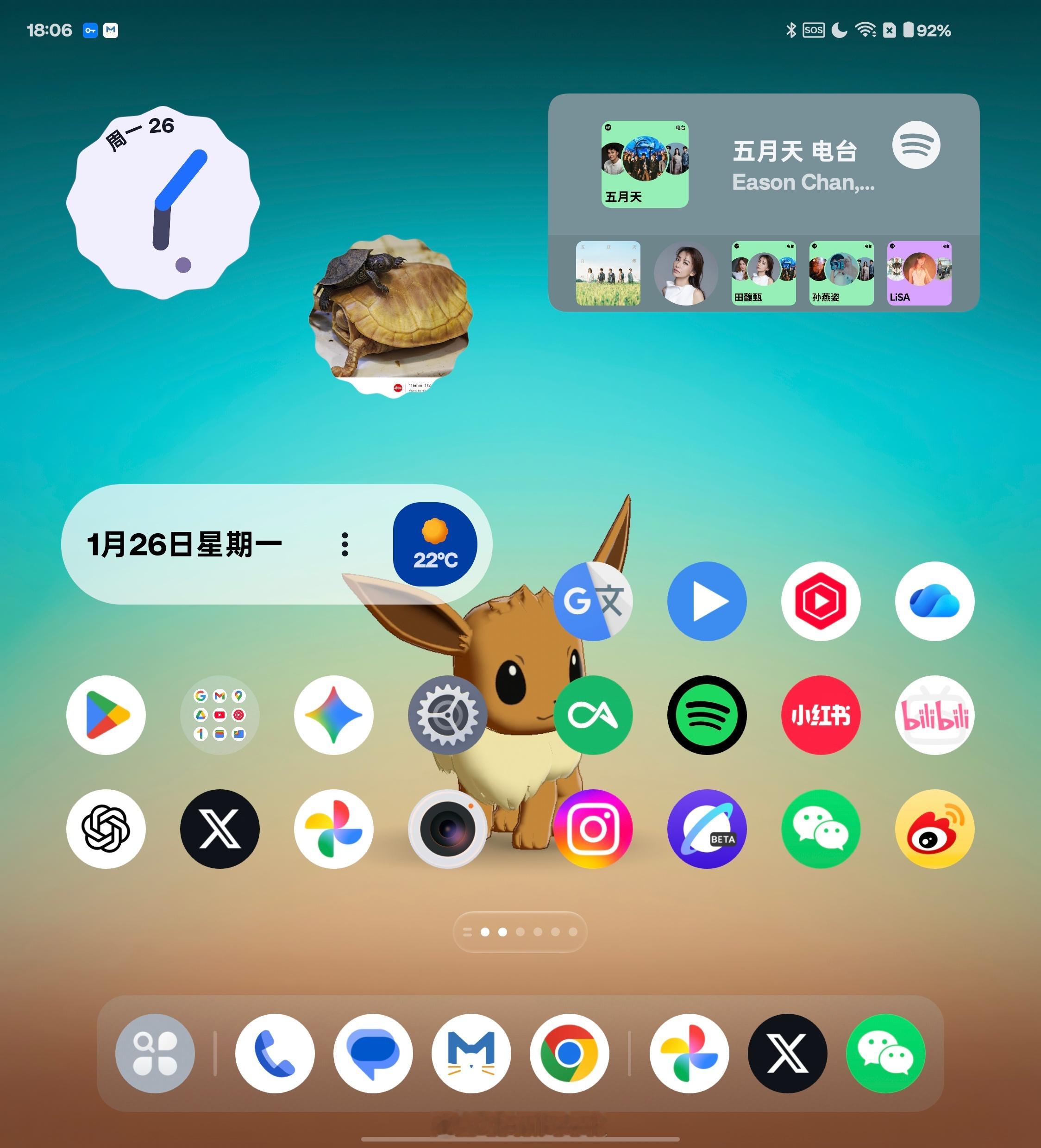 嗯，OPPOFindN5很轻，很薄，不展开完全可以当直板机，不论内屏还是外屏